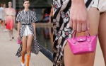 紐約時裝週》Longchamp經典「掃貨用包」大縮水？創意總監這樣回應⋯
