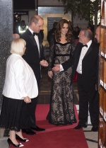 凱特王妃的黑色蕾絲禮服幾乎「全透視」！加碼背部挖空引暴動