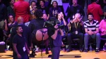 饒舌歌手NBA場邊「裸臀艷舞」嚇壞觀眾！她親上火線回應了