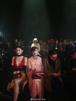 米蘭時裝週》IU穿透視裝看秀！辣曬腿根同框「泰國第一神顏」