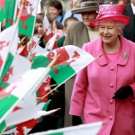 疫情當前英國女王94歲大壽取消傳統，不現身色票穿搭改由「這個」接棒！