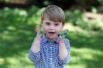 路易小王子兩歲了！英國皇室曝光「笑咪咪萌照」把粉絲全電暈