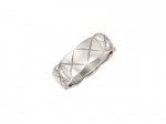 CHANEL COCO CRUSH 小型款戒指，18K 白金，NTD79,000。