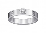 Cartier LOVE 系列鑽石婚戒，白 K 金鑲嵌單顆美鑚，備有 0.23-1.99 克拉，參考價格NTD117,000起（實際價格隨實際鑽石成色、條件而異）