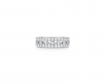 Tiffany T True 18K 白金寬版鋪鑲鑽石戒指，NTD194,000。