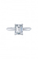 Tiffany 祖母綠形切割鑽石鉑金戒指，價格店洽。
