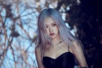 BLACKPINK Rosé 曬慶生照意外曝光親姊！粉絲狂讚：一家都是神基因