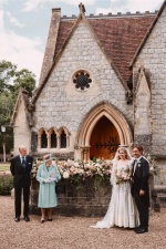 沒受邀也要「踩場」？英公主碧翠絲大婚日 梅根：我結婚賺得比稅收還多！