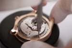 驚見超精采微雕工藝！寶齊萊「傳承系列」乘載 130 年製錶傳統