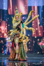 泰國選美浮誇打扮把四面佛、水上市集都搬來了！背後文化意涵更強大