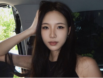 小S大女兒Elly轉身太驚豔！裸背一路開到腰、超狂迷你裙秀逆天長腿