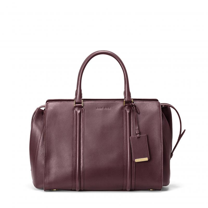 BOSS牛皮酒紅色Berlin Bag，48,800元。（BOSS提供）