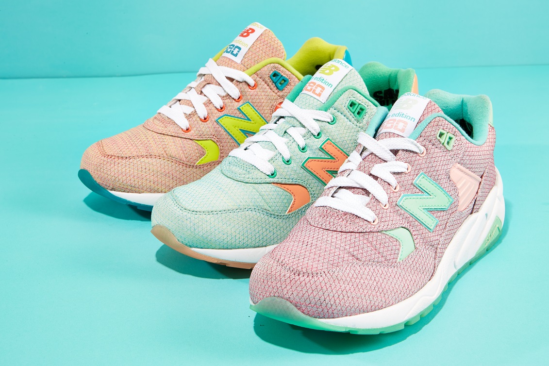 藉由布面紋路的異材質搭配粉嫩春夏色營造輕盈感。