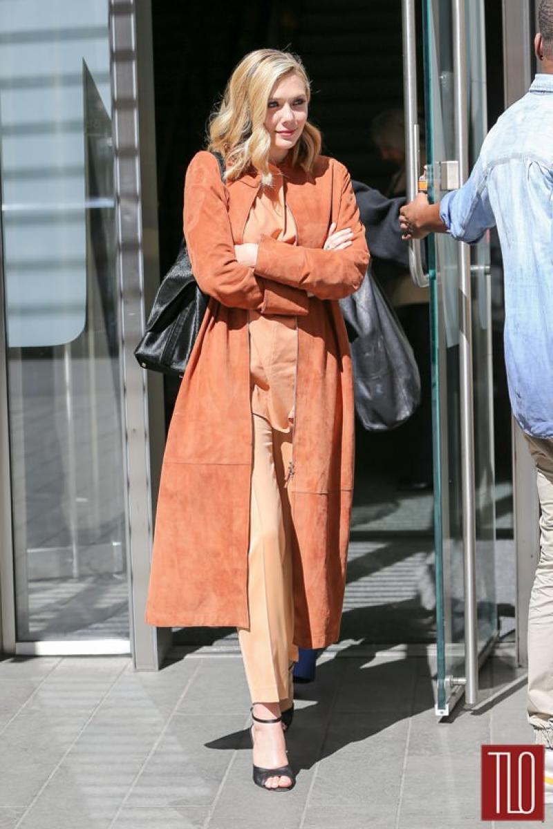 伊莉莎白‧歐森在紐約街頭，身穿姐姐的品牌「The Row」2015早秋皮革大衣。（圖片擷取自Tom and Lorenzo）