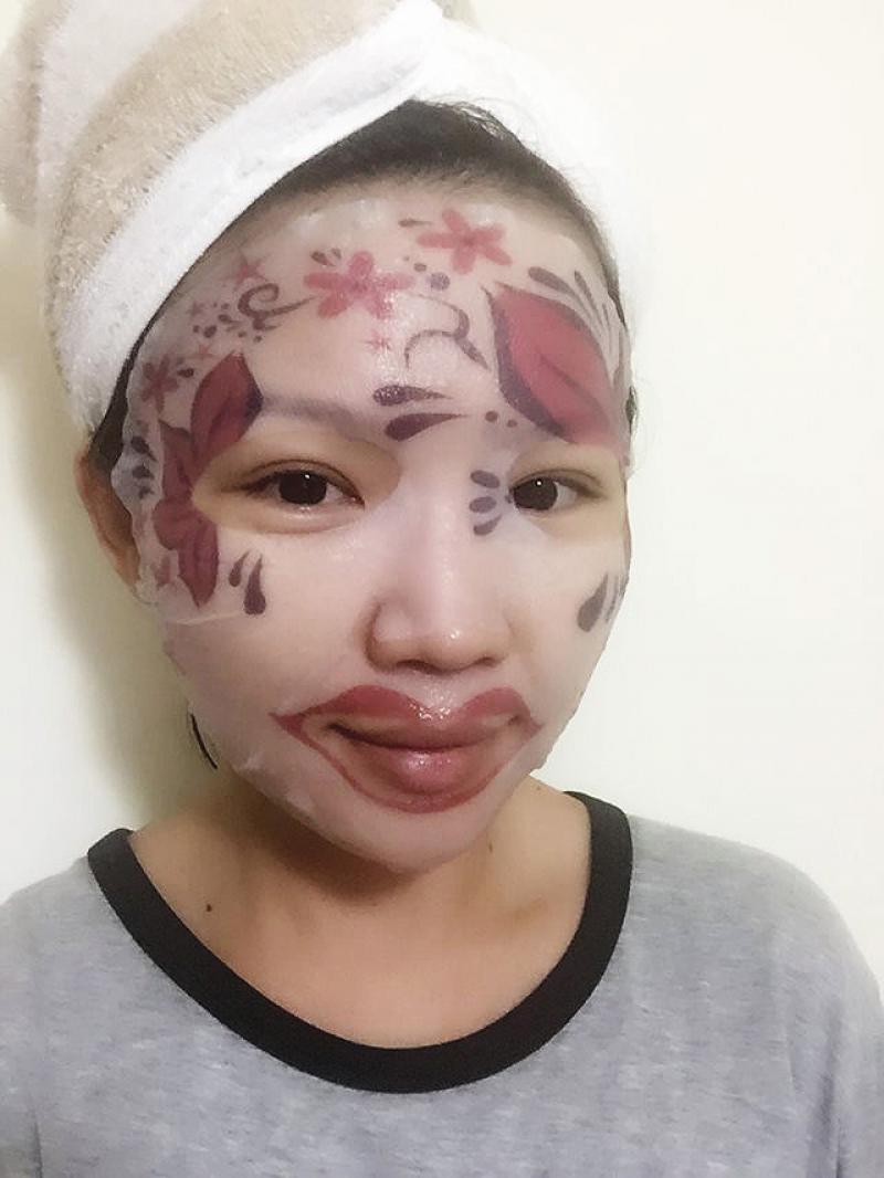 夏天，來場面膜派對吧！圖樣面膜讓保養變得更有趣了呢！