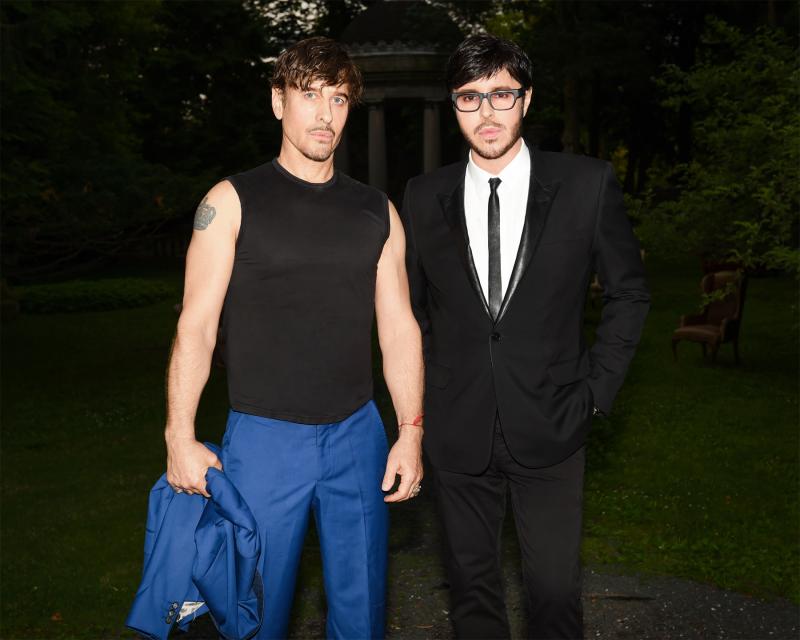 Steven Klein（左）與彩妝師Francois Nars（右）。