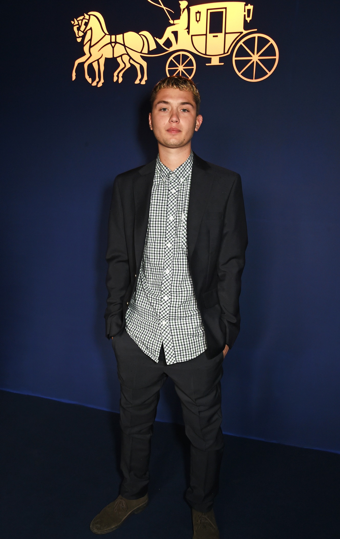 英國男神裘德洛之子瑞佛蒂・洛（Rafferty Law），最近好像發福不少，之前清秀臉龐也稍顯圓潤。