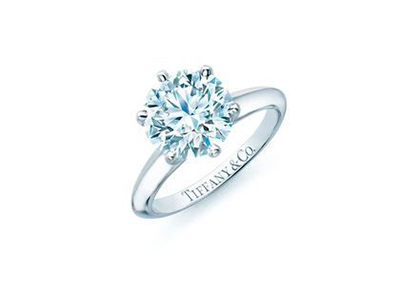 Tiffany&Co.六爪白金鑽戒，價值超過1,000萬元。（品牌提供）