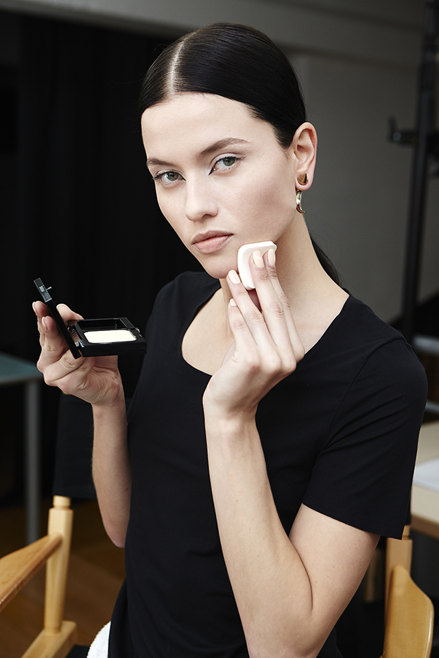 粉霧底妝能應付台灣悶熱夏季氣候，比起水光肌更耐得住春夏旺盛皮脂分泌！