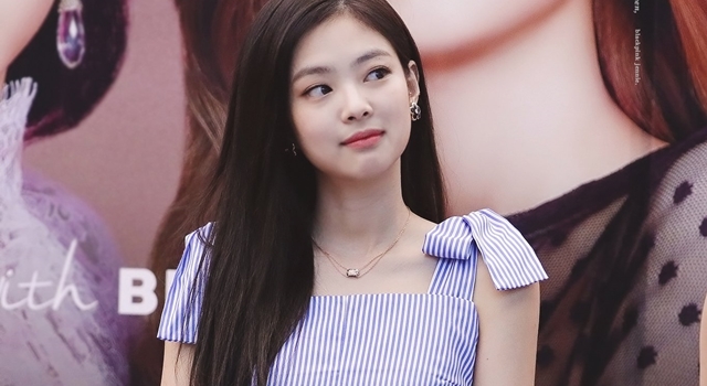 韓團《Blackpink》中的Jennie，兼具可愛、性感、俏皮、個性，難怪成為粉絲最理想女友類型的冠軍。（翻攝自Jennie吧官博）