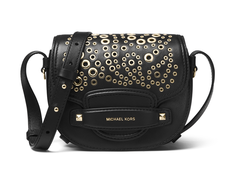 MICHAEL Michael Kors 黑色圖騰馬鞍包，NT15,100。（品牌提供）