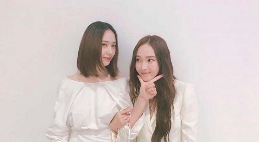 「韓國最美姊妹」實境秀終於回歸！Jessica 與 Krystal 機場曬長腿