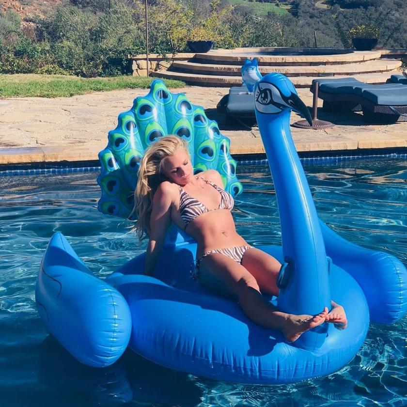 已經37歲的布蘭妮，近年靠運動保持身材。（翻攝自＠britneyspears IG）