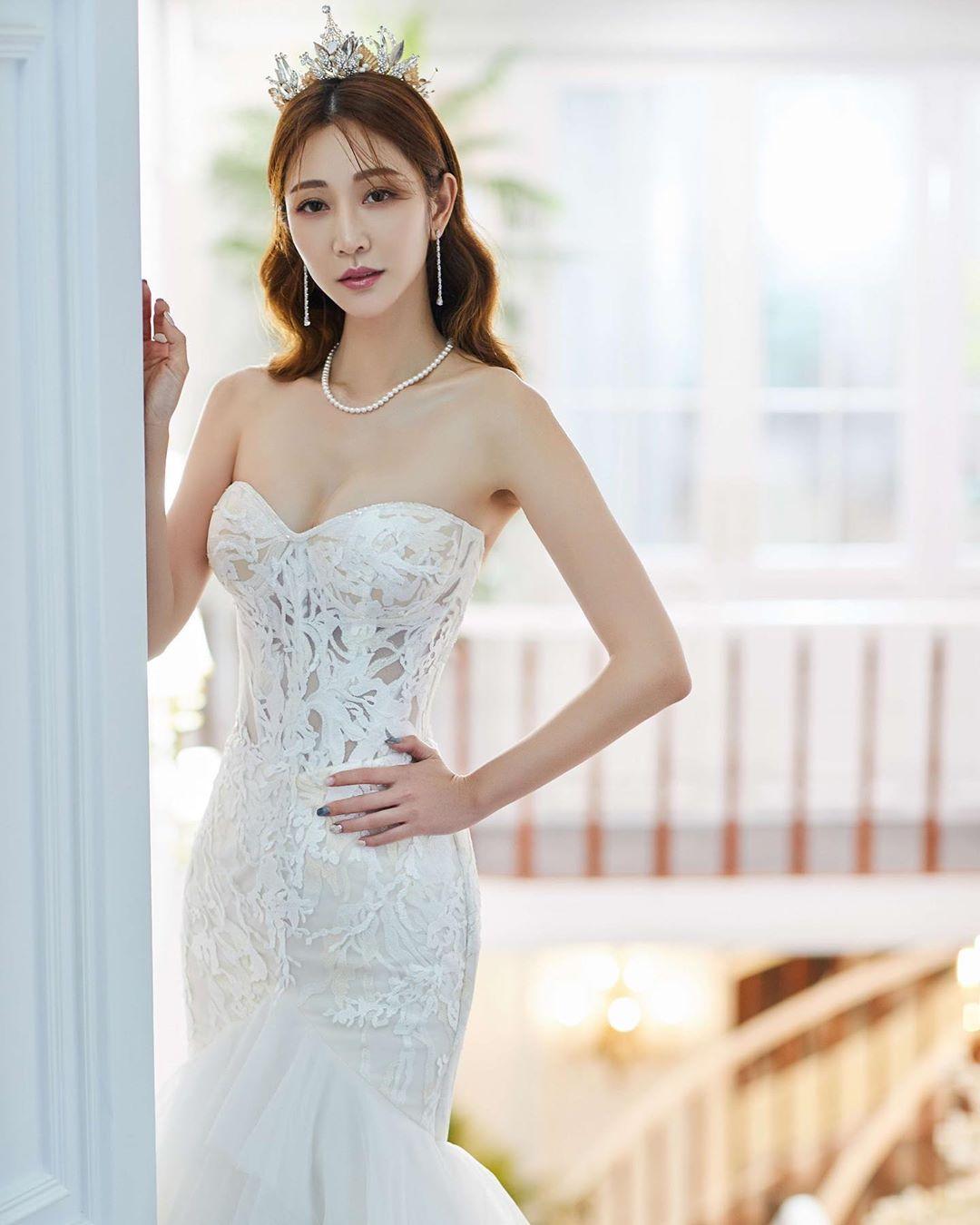 曾莞婷披白紗姣好身材讓網友直噴鼻血。