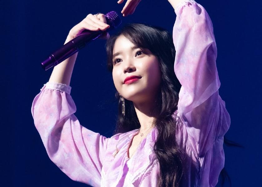 IU 登台前私服造型被偷拍！激似「公園大媽」連鐵粉也看不下去