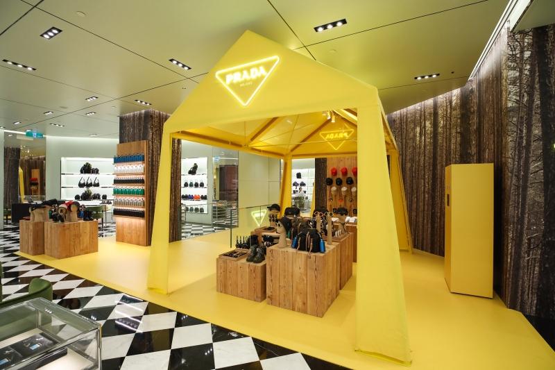 Prada Escape限定店於台北101期間限定展開。