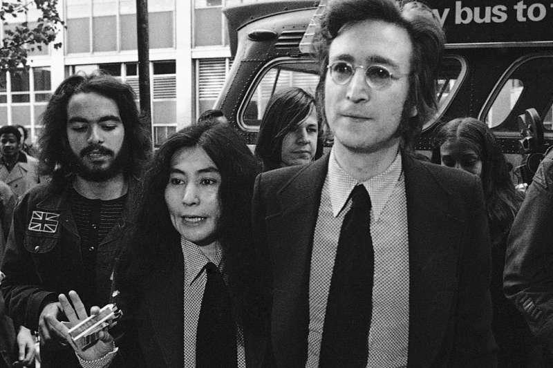 John Lennon經常以眼鏡的造型示人。（截自twitter）