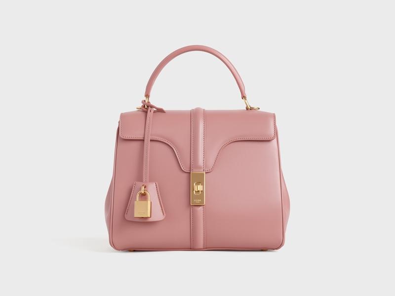 CELINE 16 復古粉緞面小牛皮小型提包，NT130,000元。