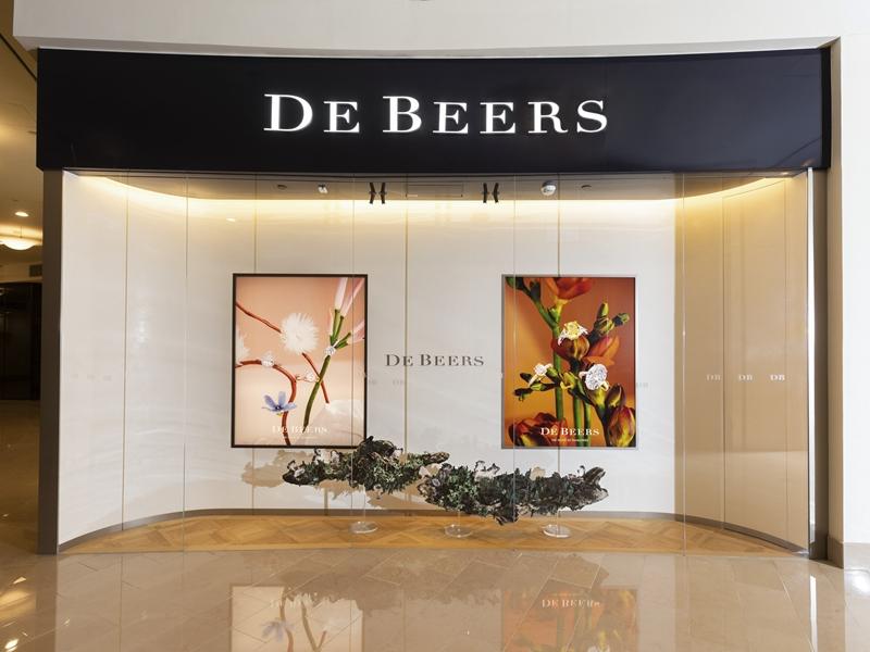 藝術家李霽為 De Beers 打造的鑽石三階段藝術作品，此為階段一「Rough 樸實」。