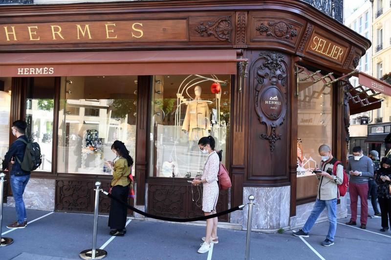 Hermès 四月公布了財報數字，營業而比去年同期成長了 2 位數。