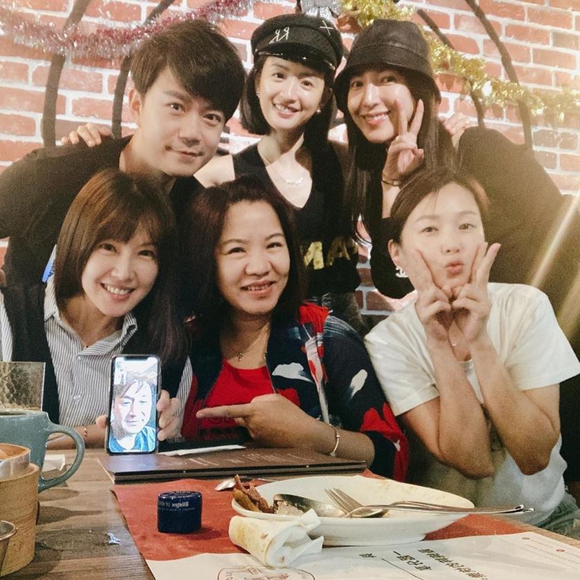 《我的秘密花園》演員相聚，讓網友大呼回憶！（翻攝自林依晨weibo）