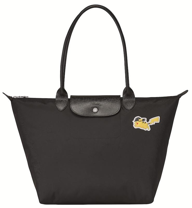 Longchamp × Pokémon聯名系列Le Pliage® 尼龍肩揹包預計將於台北101店獨家販售，NTD5,800。（品牌提供）