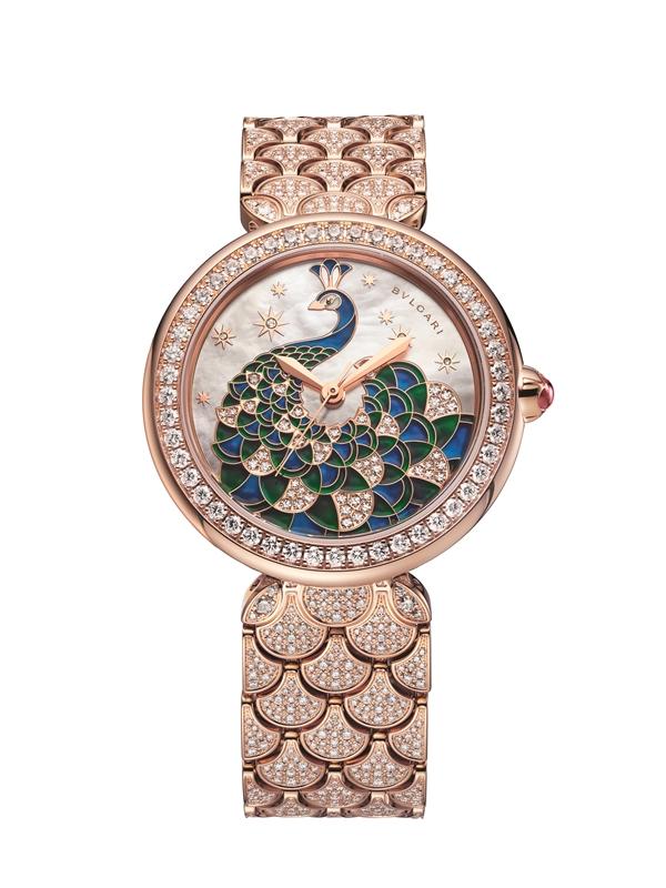 BVLGARI DIVAS’ DREAM PEACOCK DIAMONDS 玫瑰金鑽石腕錶，自動上鍊機芯、玫瑰金錶殼、錶徑 37 mm、防水深度 30 米，NTD2,929,000。