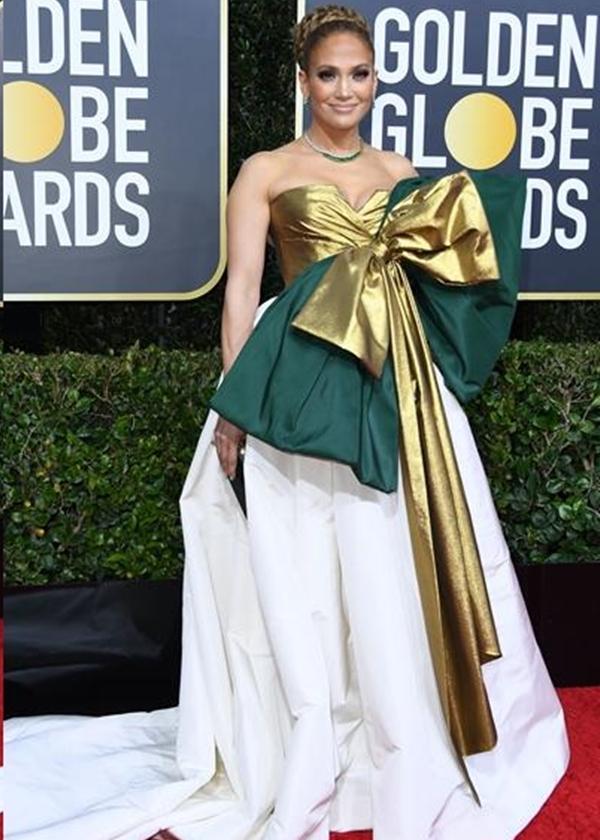 珍妮佛羅培茲2020年的Valentino禮服稱霸全場！