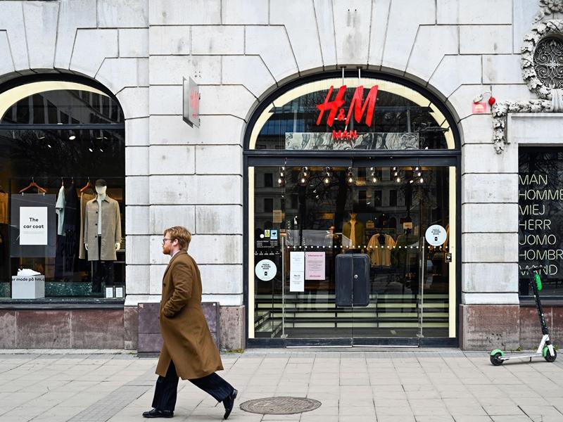 因為疫情 H&M 在歐洲多家門市被迫歇業。