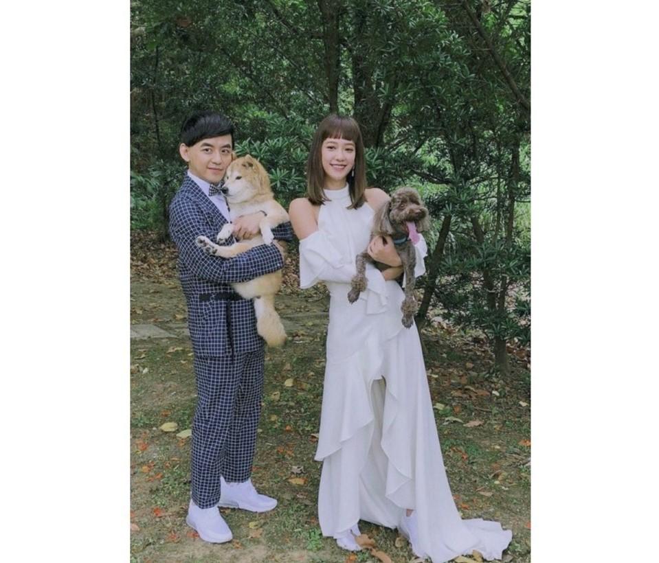 黃子佼與孟耿如 2018 年就拍攝的婚紗照，終於在近日釋出。