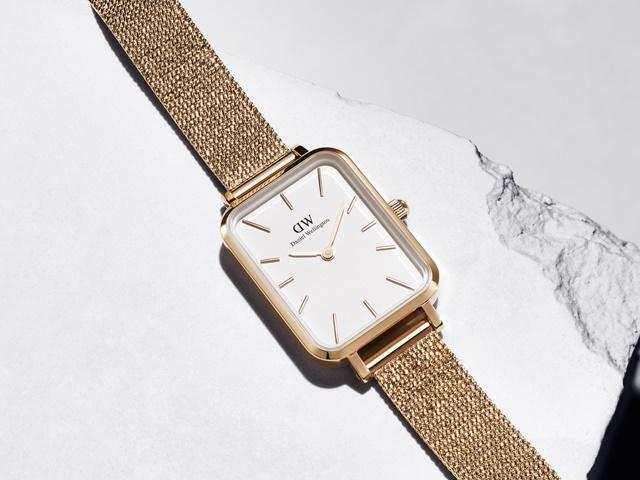 Daniel Wellington 首次推出方形設計的腕錶。20MM，金屬鍊帶女款，NTD5,990。