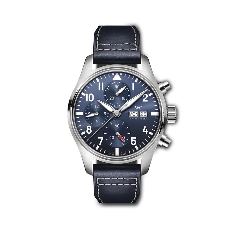 谷愛凌佩戴 IWC 飛行員計時腕錶，NTD215,000。