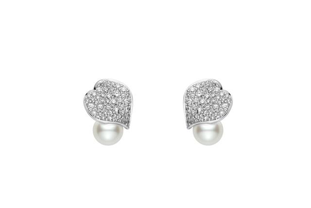 Mikimoto Les Pétales Place Vendôme 系列珍珠耳環，NTD231,000。