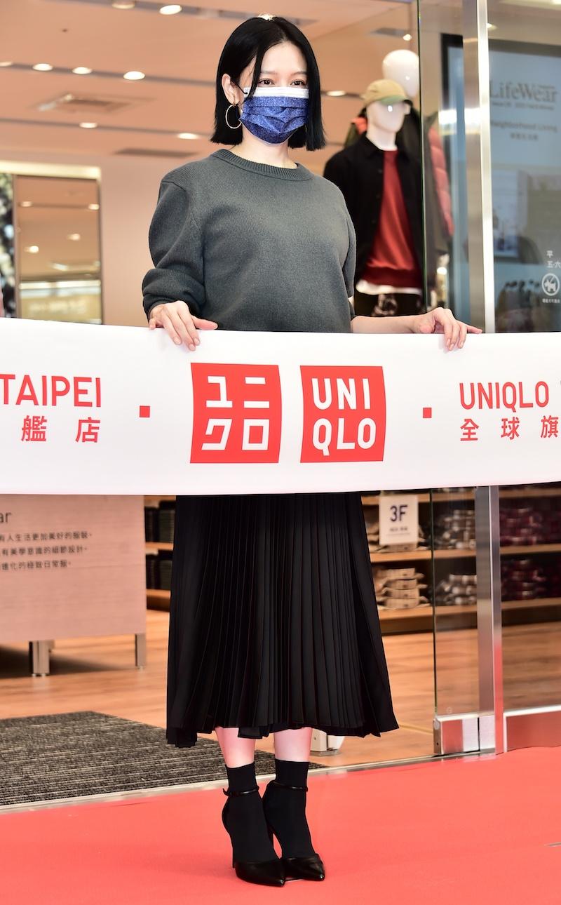 徐若瑄出席UNIQLO旗艦店開幕剪綵。（記者陳奕全攝）