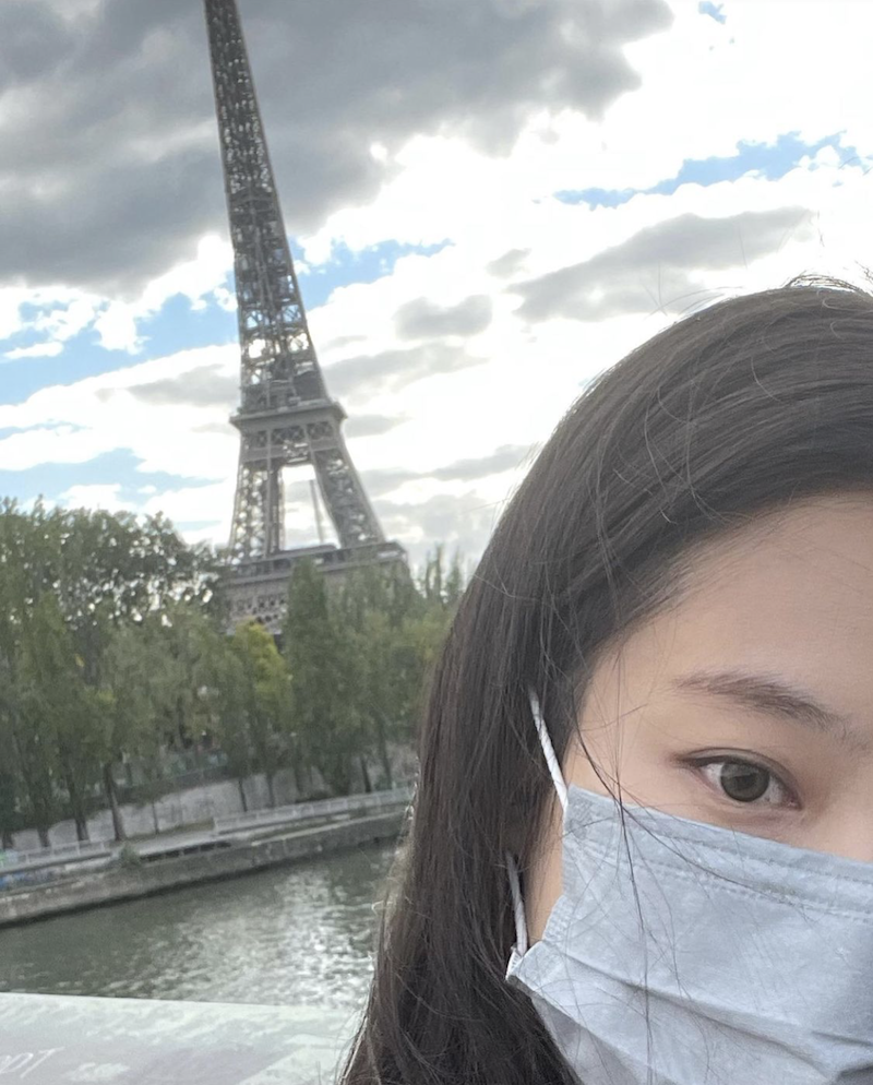 Jennie曬出自己與艾非爾鐵塔的合照。（截自jennie IG）