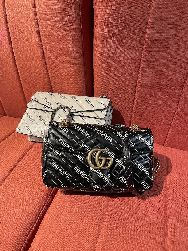 Gucci多款當紅包款上都可以看見Balenciaga的Monogram印花圖案。（記者白硯儂攝）