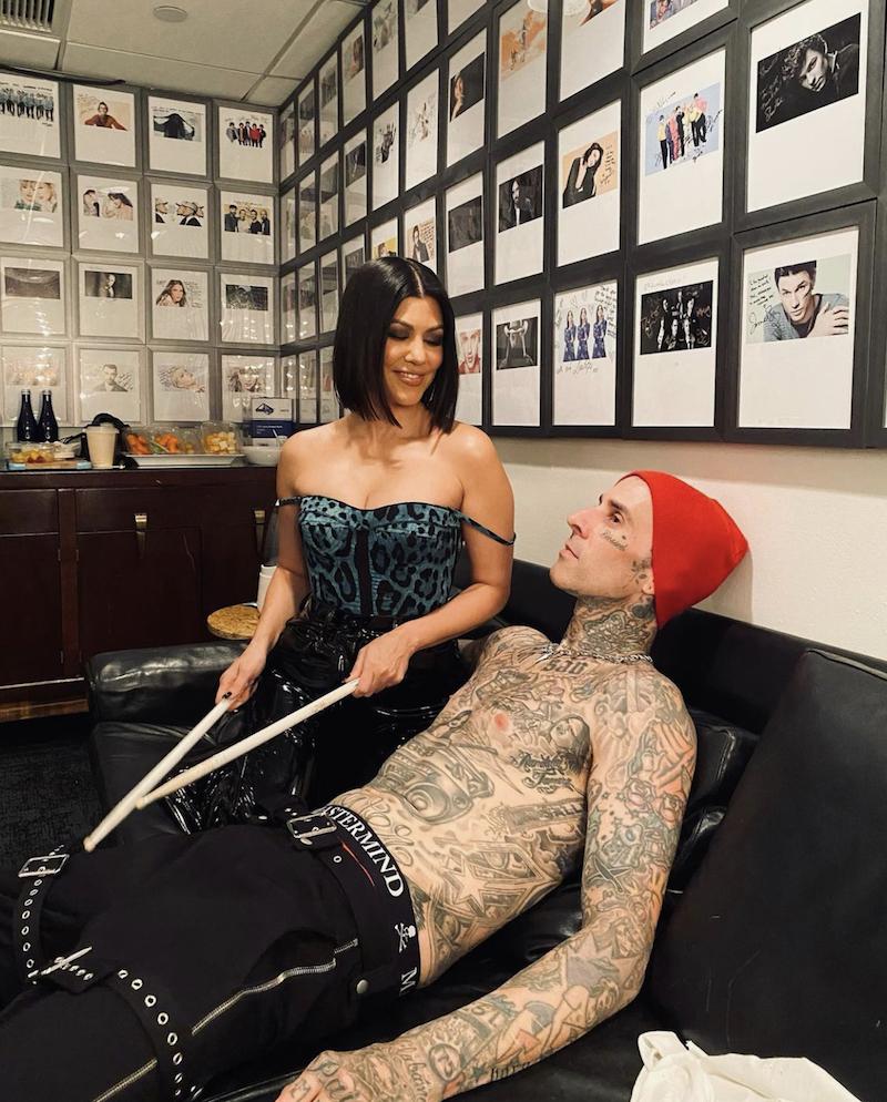 Kourtney Kardashian在今年一月公開認愛Travis Barker。（截自kourtneykardash IG）