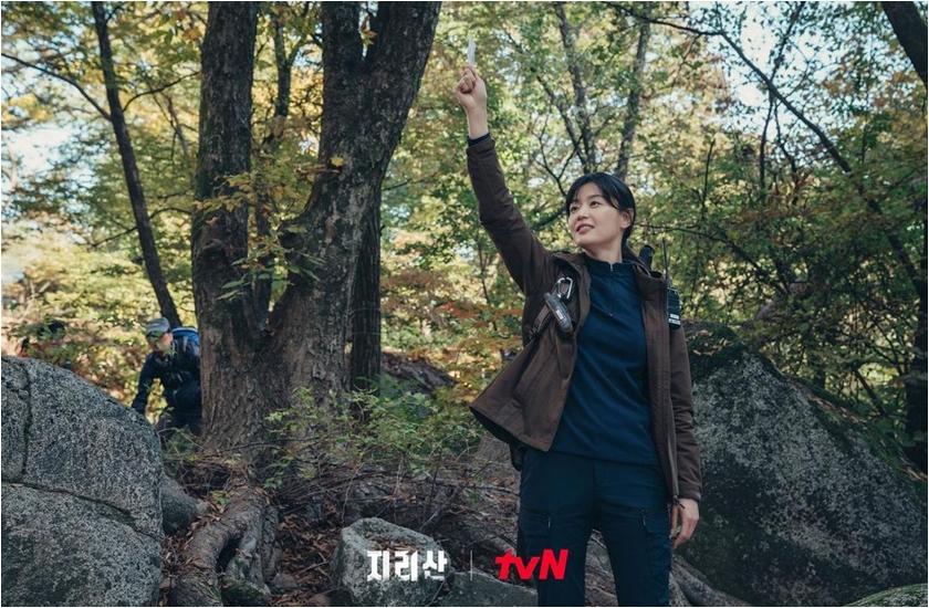 全智賢在新劇中依舊神凍齡。（翻攝自tvn_drama IG）