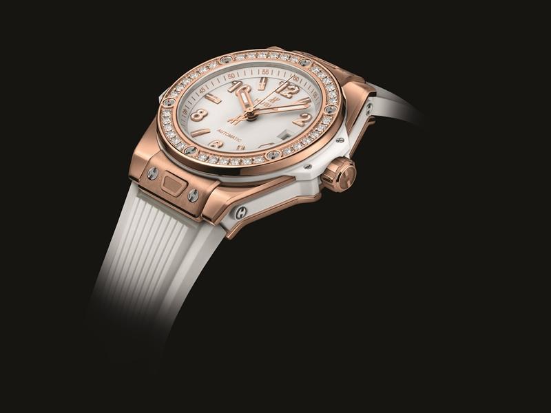 蔡詩芸佩戴：HUblot Big Bang One Click 皇金鑽錶，，NTD717,000（33mm）、847,000（39mm）。