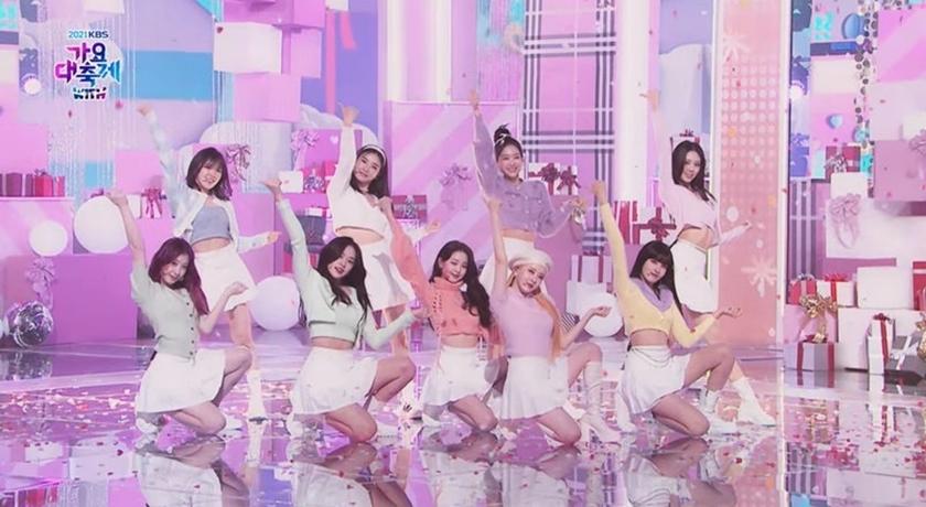 （有片）韓國6大女團集合組「新少女時代」！齊曬9雙美腿唱跳畫面太養眼